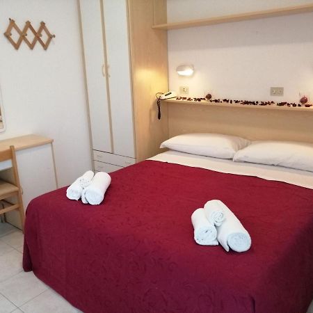 Hotel Alba Ріміні Екстер'єр фото
