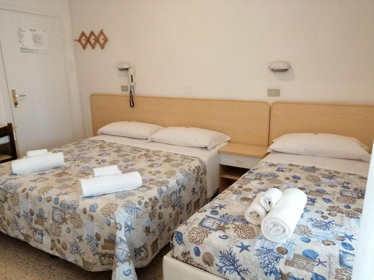 Hotel Alba Ріміні Екстер'єр фото