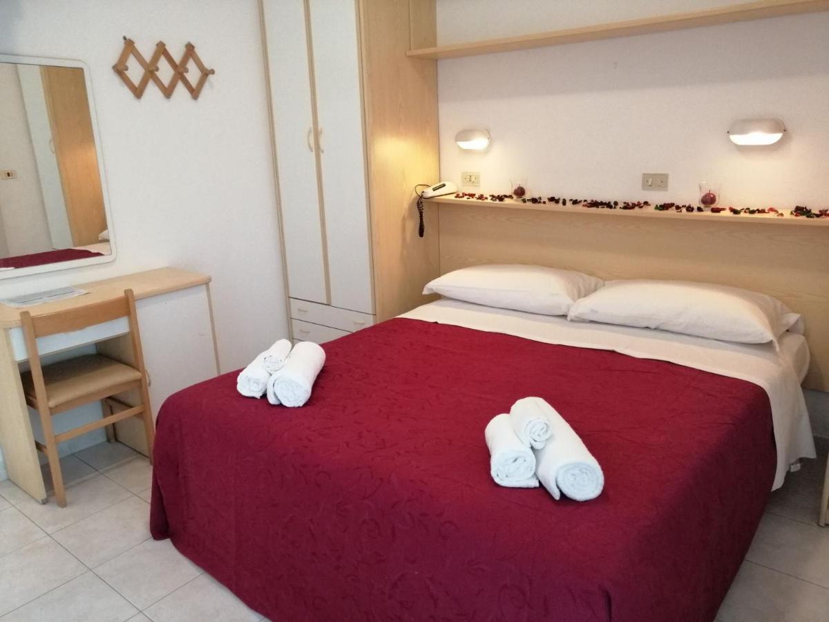 Hotel Alba Ріміні Екстер'єр фото