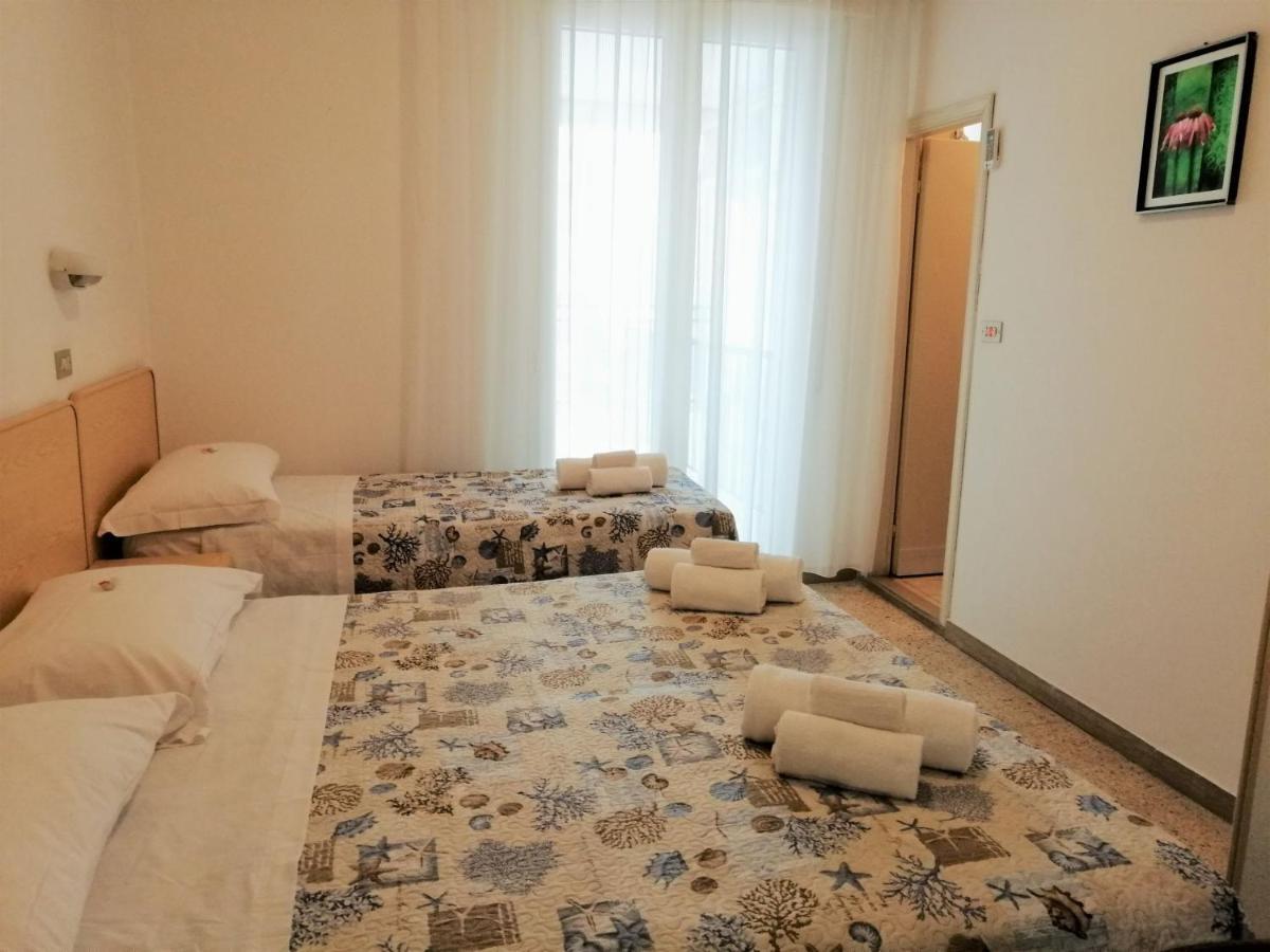 Hotel Alba Ріміні Екстер'єр фото