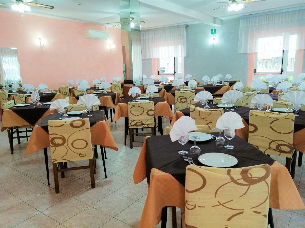 Hotel Alba Ріміні Екстер'єр фото