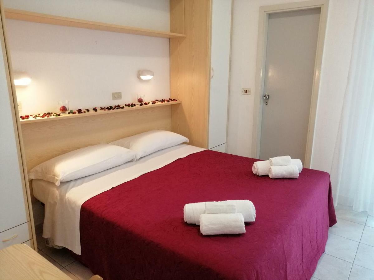 Hotel Alba Ріміні Екстер'єр фото