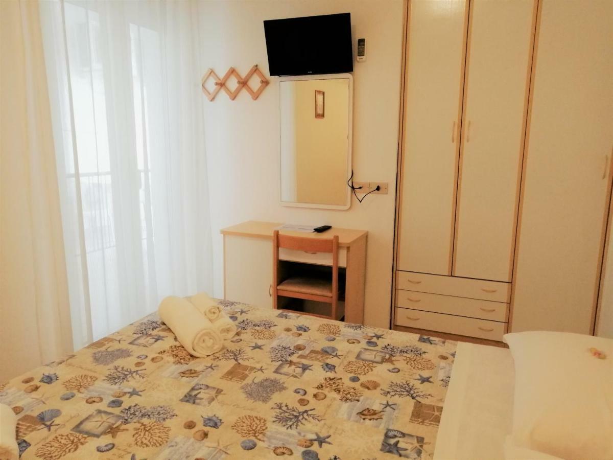 Hotel Alba Ріміні Екстер'єр фото